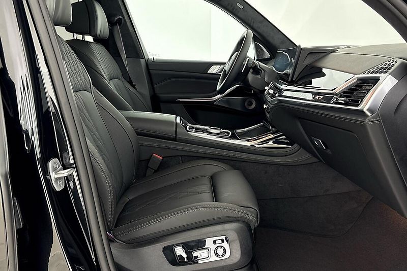 BMW X7 xDrive40d - fotka 16 z 30