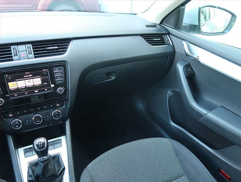 Škoda Octavia (2017) Ambition 1.6 TDI, Serv.kniha - fotka 8 z 15