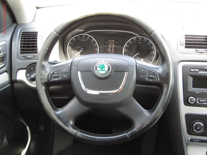 Škoda Octavia (2012) 2.0TDi, ČR, DSG, STK4/28 - fotka 14 z 20