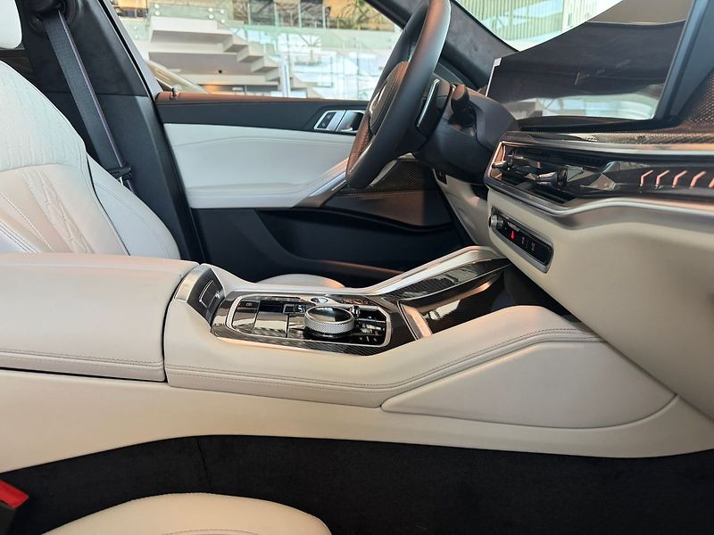 BMW X6 - fotka 16 z 28