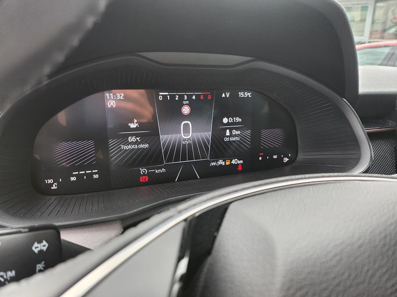 Škoda Kamiq Top Selection 1.0 TSI 85kw - fotka 12 z 27