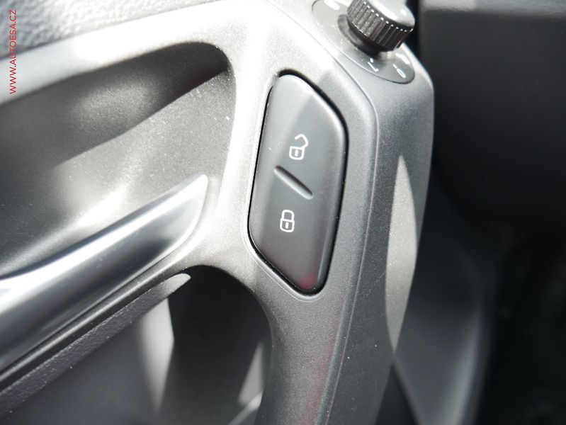Volkswagen Polo (2012) 1.2 TSi, ČR, AC, park.asist - fotka 12 z 18
