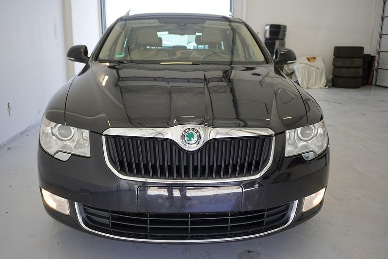 Škoda Superb 3.6 V6 191kW 4x4 REZERVACE - fotka 2 z 36