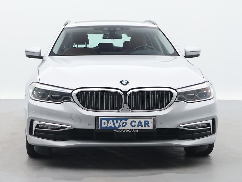 BMW Řada 5 2,0 530i xDrive Luxury Line - fotka 2 z 31