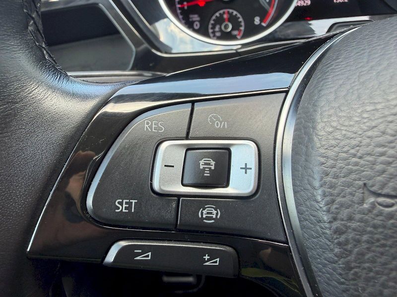 Volkswagen Touran (2019) 1.5 TSI 110kW R-LINE Comfort - fotka 13 z 35
