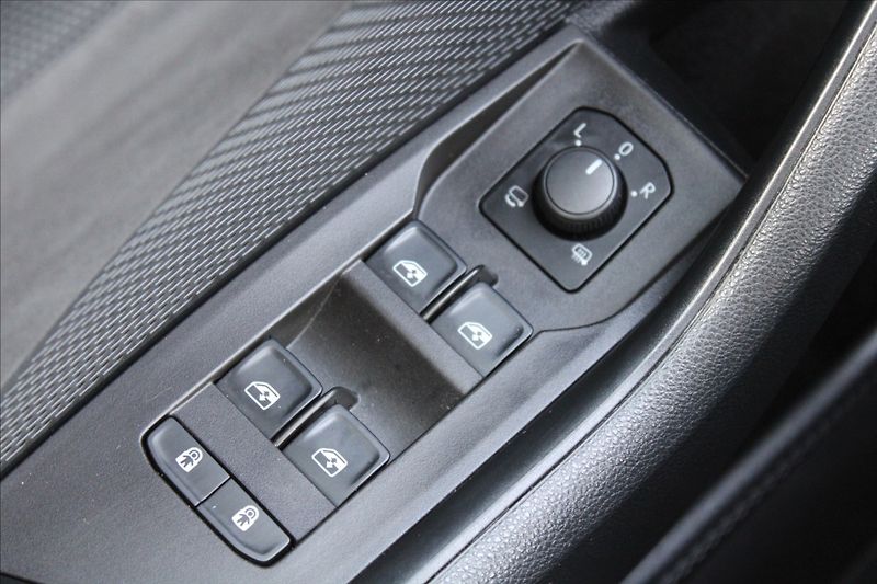 Škoda Octavia 2,0 TDI  RS,AUTOMAT,4x4,120LET - fotka 32 z 46