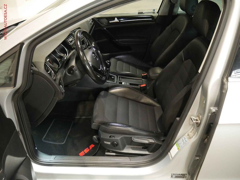 Volkswagen Golf (2015) 1.6TDI, ČR, navi, autoAC - fotka 9 z 19
