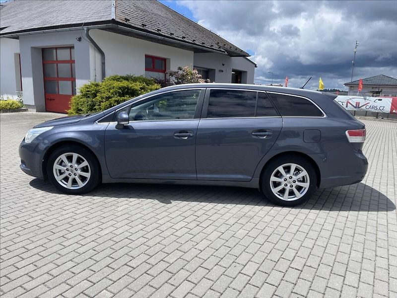 Toyota Avensis 2,0 D-4D 93 kw Klima bez koroz - fotka 2 z 30
