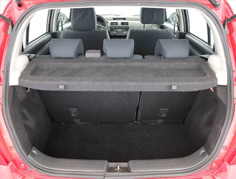 Suzuki Swift (2005) 1.3, nová STK, plně pojízdný - fotka 15 z 15