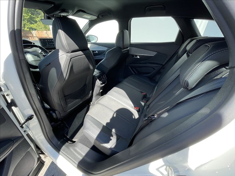 Peugeot 3008 1,5 BlueHDi AT8 LED+Kamera  GT - fotka 16 z 23