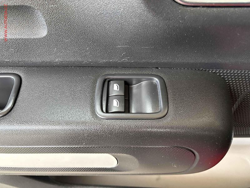 Citroën C3 (2018) 1.2i, AC - fotka 12 z 15