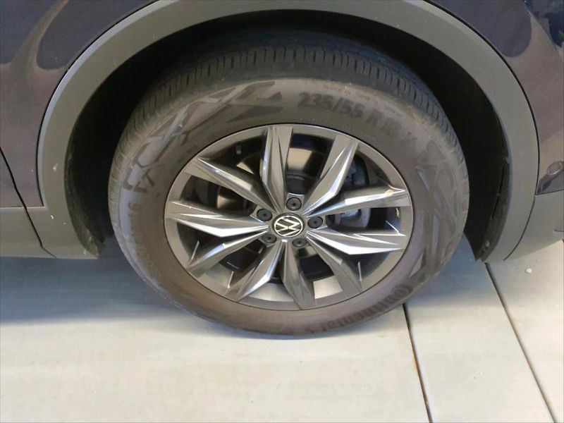 Volkswagen Tiguan 2,0 TDI TAŽNÉ KAMERA KEYLESS - fotka 8 z 8