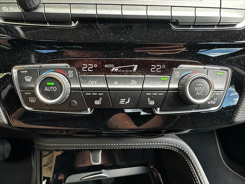 BMW X1 2,0 140kW-xDRIVE-CZ-DPH-VÝBAVA - fotka 29 z 44