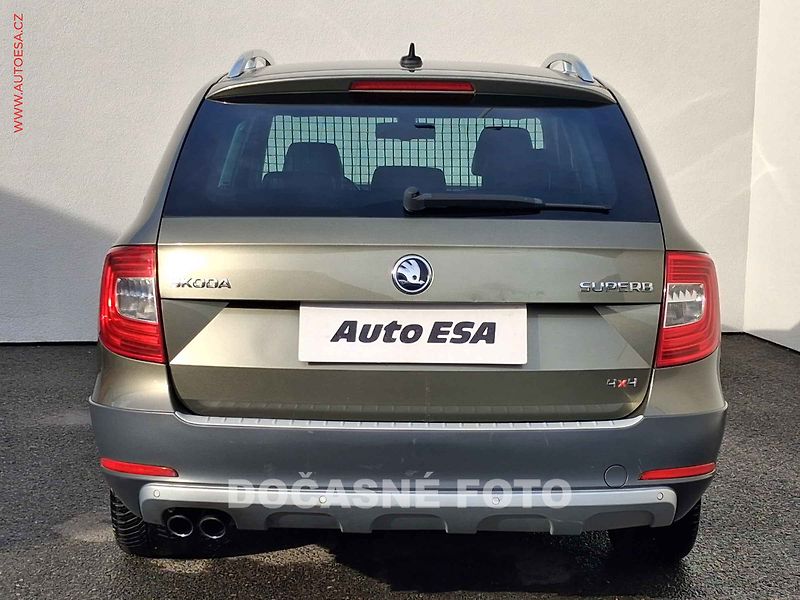 Škoda Superb (2014) 2.0TDi 4x4, Elegance, DSG - fotka 5 z 18
