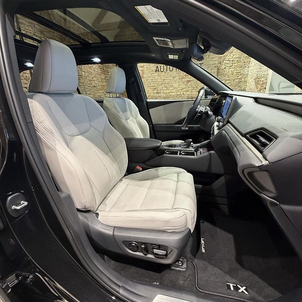 Lexus TX 550h+ (2025) 3.5 V6 Plug-in Hybrid - fotka 14 z 41