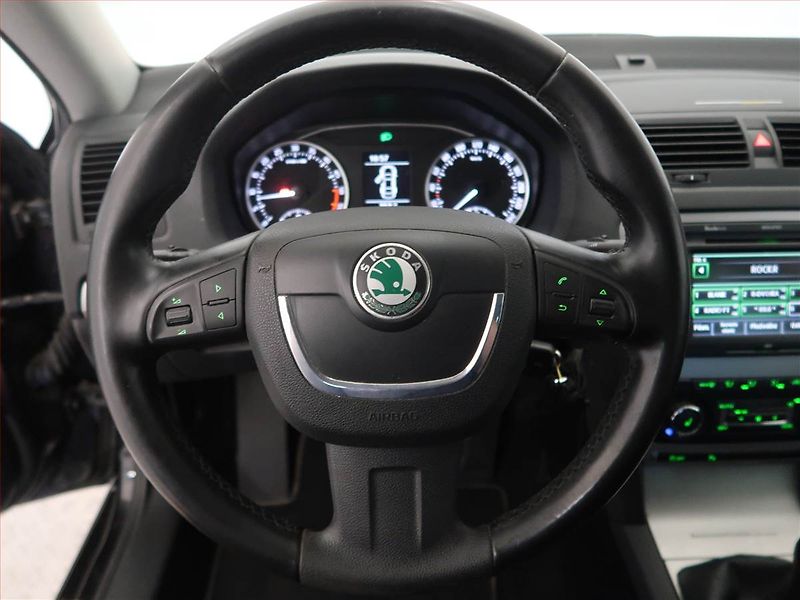 Škoda Octavia (2011) 1.6 TDI 4x4, 4X4, Tempomat - fotka 14 z 14