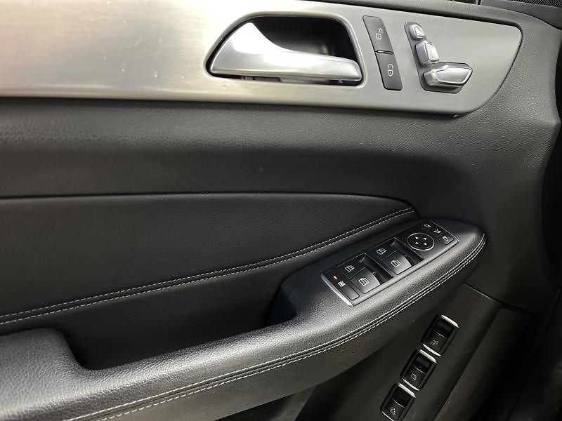 Mercedes-Benz GLS 350d 4MATIC AMG Line - fotka 13 z 25