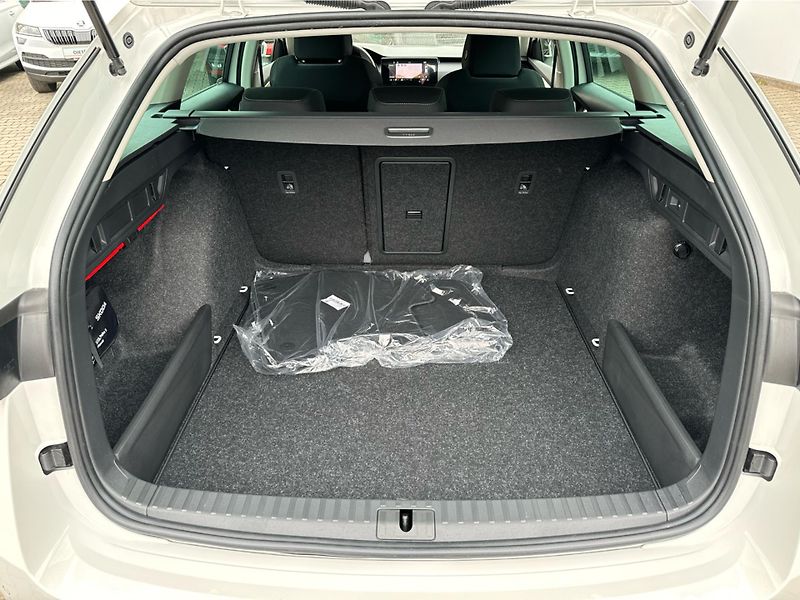 Škoda Octavia Combi Selection 2,0 TDI 85 kW - fotka 19 z 22