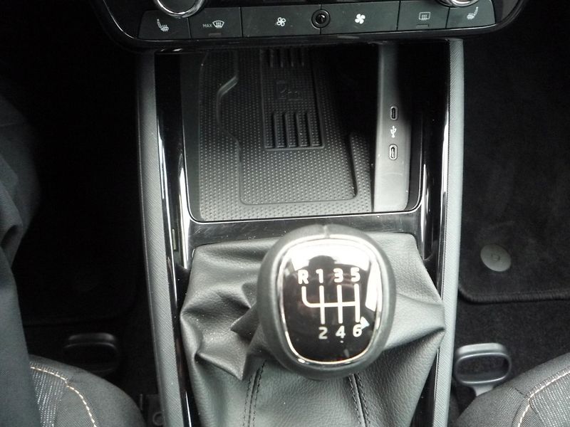 Škoda Scala (2024) 1,0TSi 85kW Top Selection - fotka 14 z 20