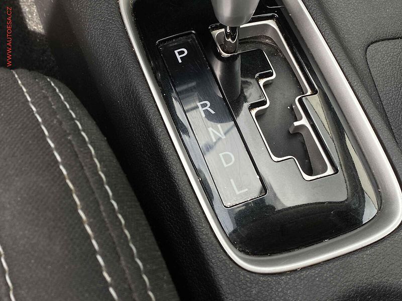 Mitsubishi Outlander (2016) 2.0 MiVEC 4WD, Invite, AT - fotka 14 z 18