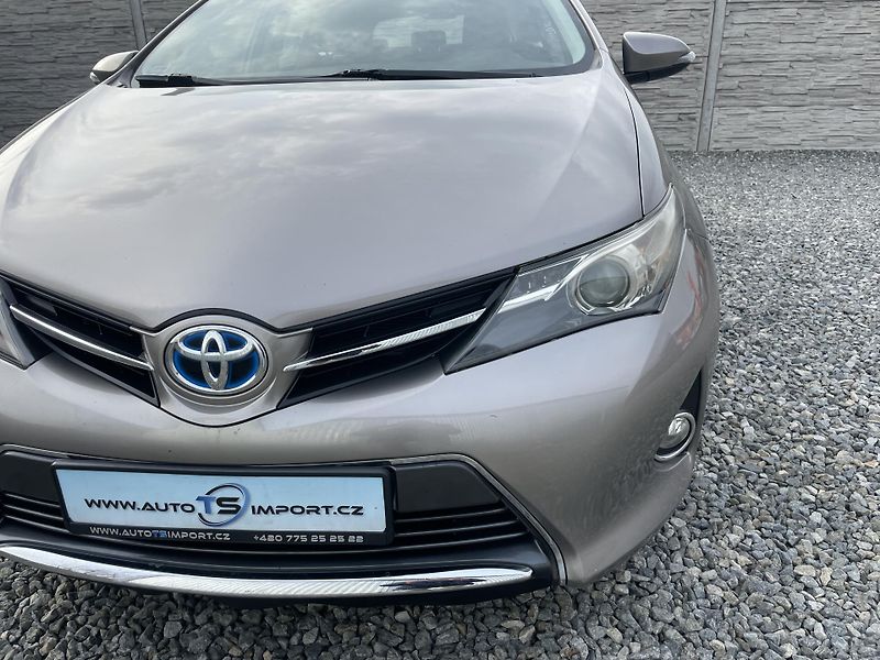 Toyota Auris 1.8i 16v HYBRID AUT NAVI CAM!! - fotka 59 z 166