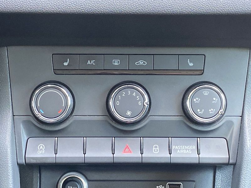 Škoda Karoq (2020) 1.0 TSI Active + - fotka 13 z 28