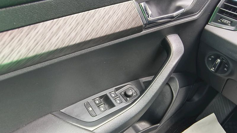 Škoda Karoq (2022) STYLE PLUS TSI 1.0/81KW 6MP - fotka 26 z 32
