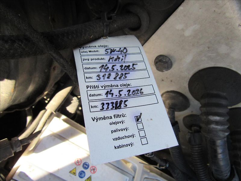 Volkswagen Caravelle 2,5 TDI 75kW - fotka 26 z 28