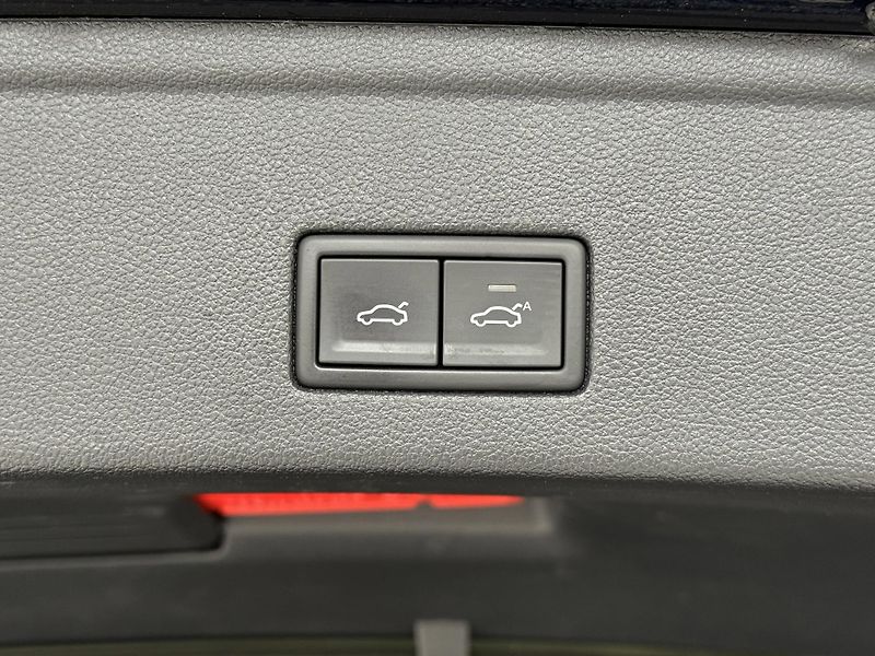 Volkswagen Touareg 3,0TDI 210kW*Discover*Vzduch - fotka 41 z 46