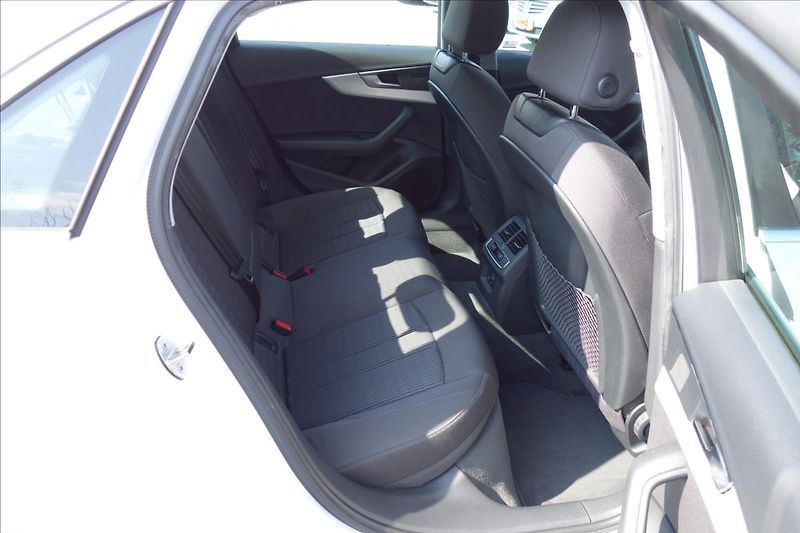Audi A4 2,0 TDi, ČR, 1 MAJ., SERV. KN. - fotka 13 z 39