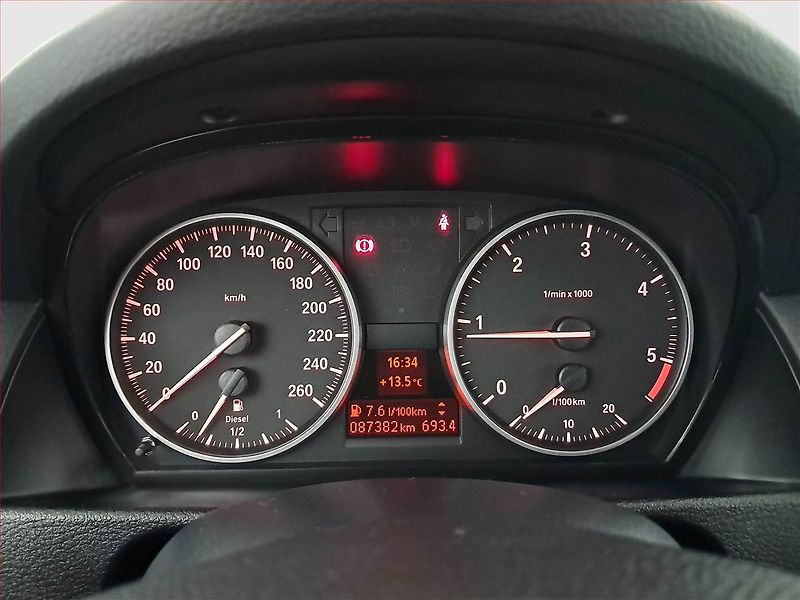 BMW X1 (2010) xDrive20d, 4X4, ČR,1.maj - fotka 11 z 15
