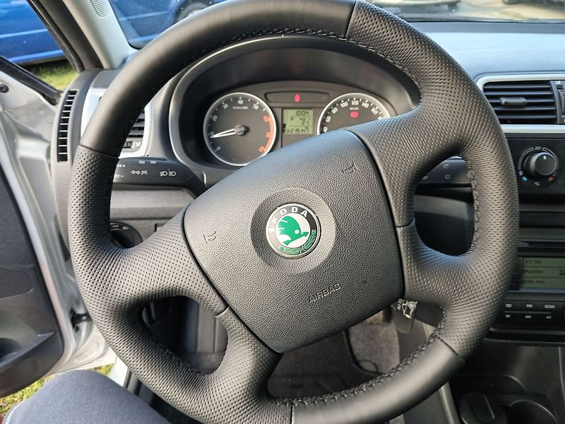 Škoda Fabia 1.6 Combi Ambiente - fotka 11 z 33