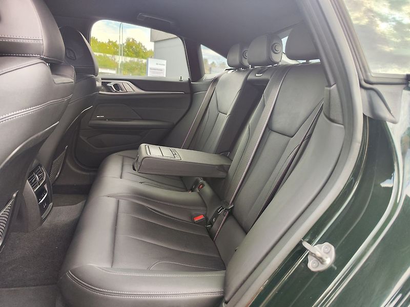 BMW Řada 4 420d xDrive/140kW M Paket AT - fotka 14 z 37