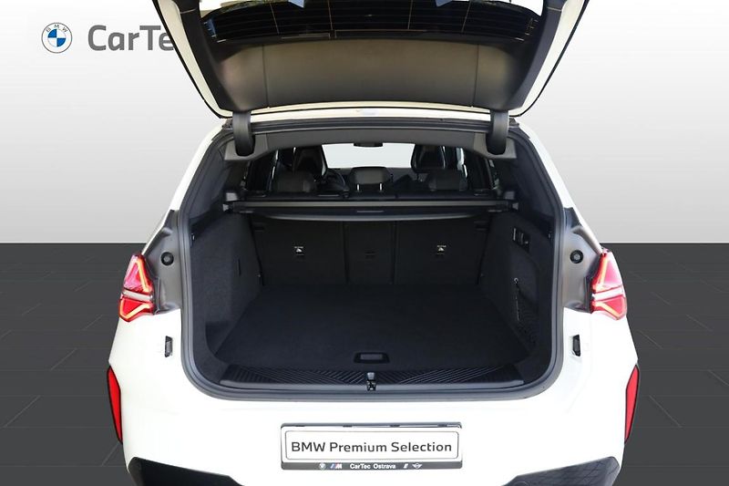 BMW X3 xDrive 40d - fotka 11 z 30