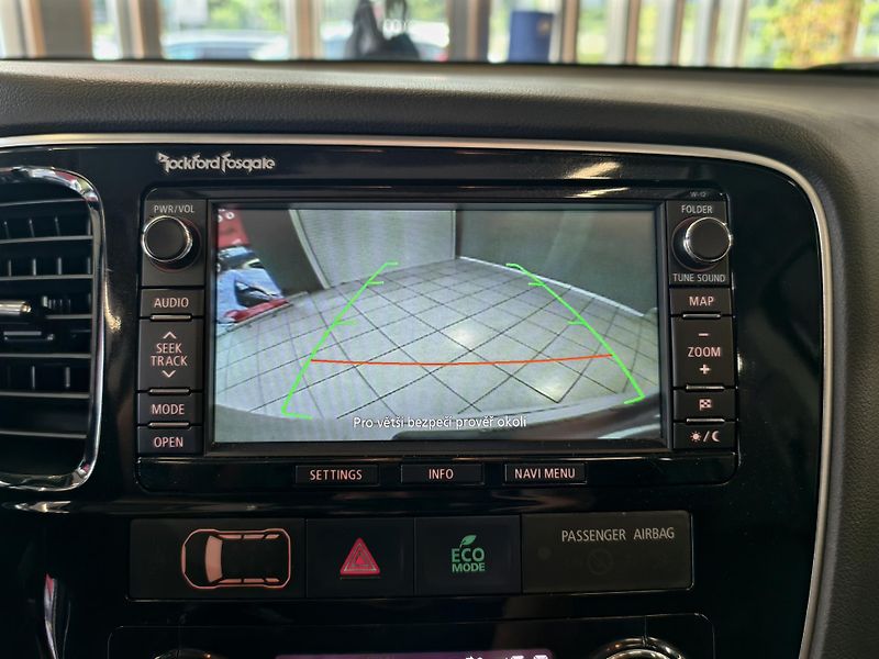 Mitsubishi Outlander 2.2 DI-D 110kW A/T, 7MÍST, 4x4 - fotka 16 z 27