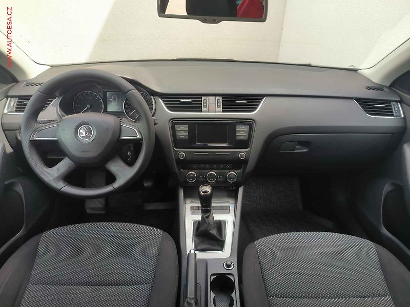 Škoda Octavia (2015) 1.6 TDi, Ambiente, STK7/28 - fotka 8 z 19