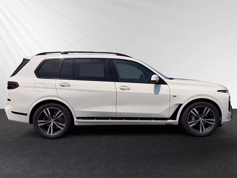 BMW X7 xDrive40i M-Sport Pano HuD 360 - fotka 3 z 14