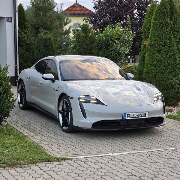 Porsche Taycan (2022) - fotka 3 z 26
