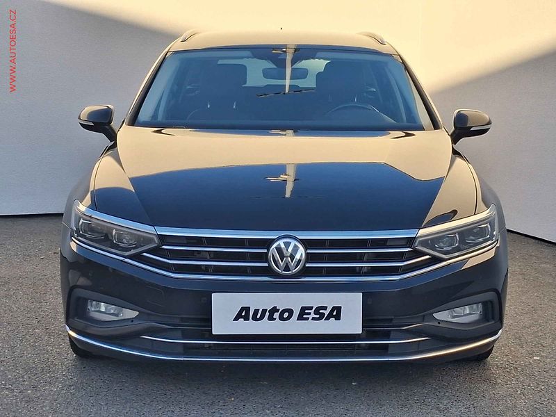 Volkswagen Passat (2020) 2.0 TDi, Elegance, DSG - fotka 2 z 18