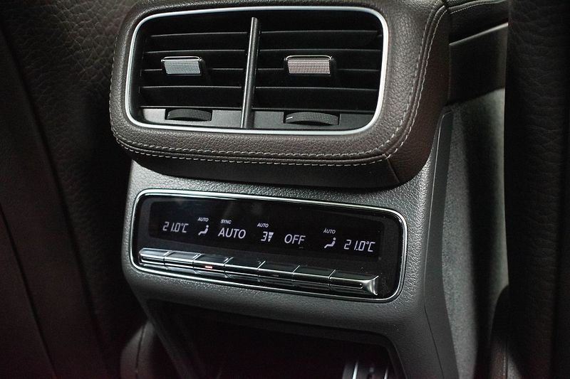 Mercedes-Benz GLS 400d AMG*TAŽNÉ*7.MÍST*DPH*ČR* - fotka 17 z 46