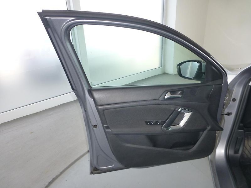 Peugeot 308 (2016) 1,6HDI*NAVIGACE**PARKS**TAŽNÉ - fotka 9 z 26