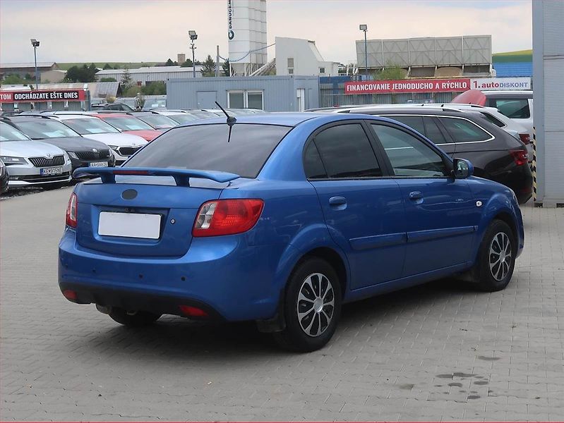 Kia Rio (2010) 1.4 16V, po STK, jezdí skvěle - fotka 5 z 14