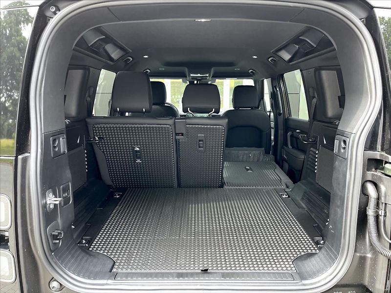 Land Rover Defender (2026) 3,0 110 X-Dynamic SE D250 AWD - fotka 18 z 18