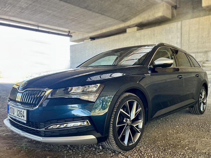 Škoda Superb (2020) 2.0 TDi Scout 4x4 DSG 140kW ČR - fotka 2 z 16