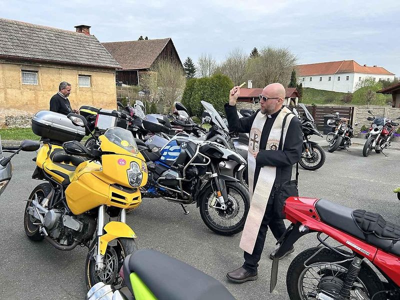 Žehnání motorek v Puclicích.