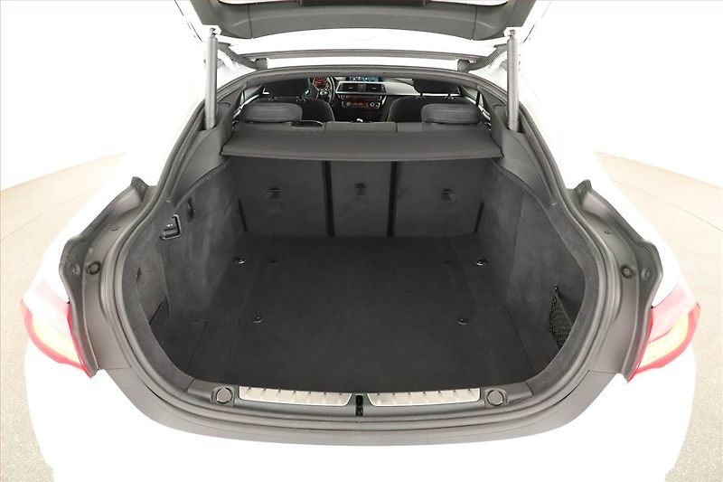 BMW Řada 4 (2020) M Paket 420i - fotka 19 z 20