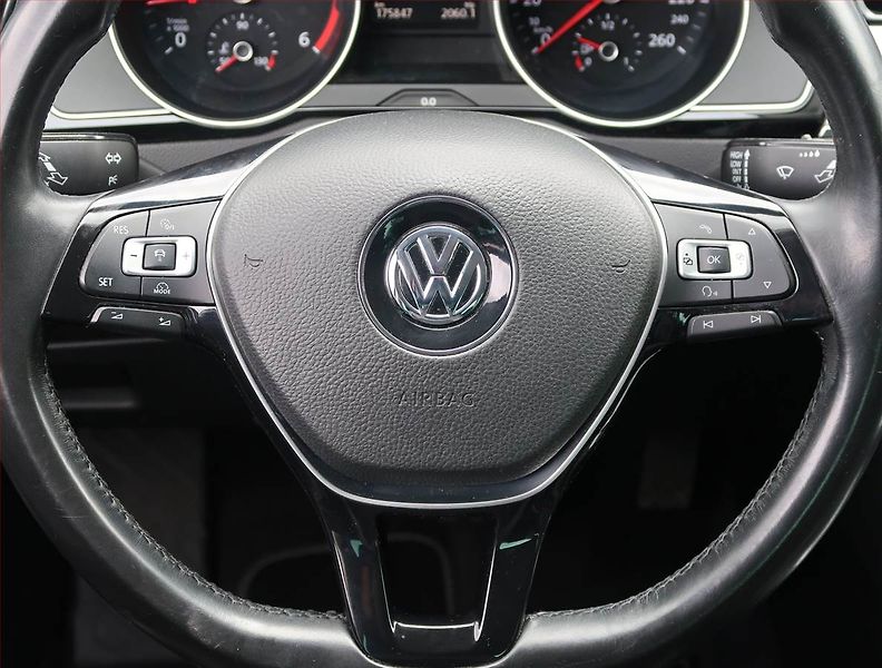 Volkswagen Passat (2016) Highline 2.0 TDI, Automat - fotka 17 z 21