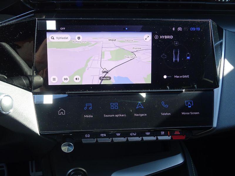 Peugeot 408 (2026) GT Plug-in HYBRID 240 e-DCS7 - fotka 38 z 55