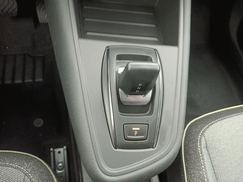 Renault Captur (2026) techno mild hybrid 140 EDC - fotka 20 z 27