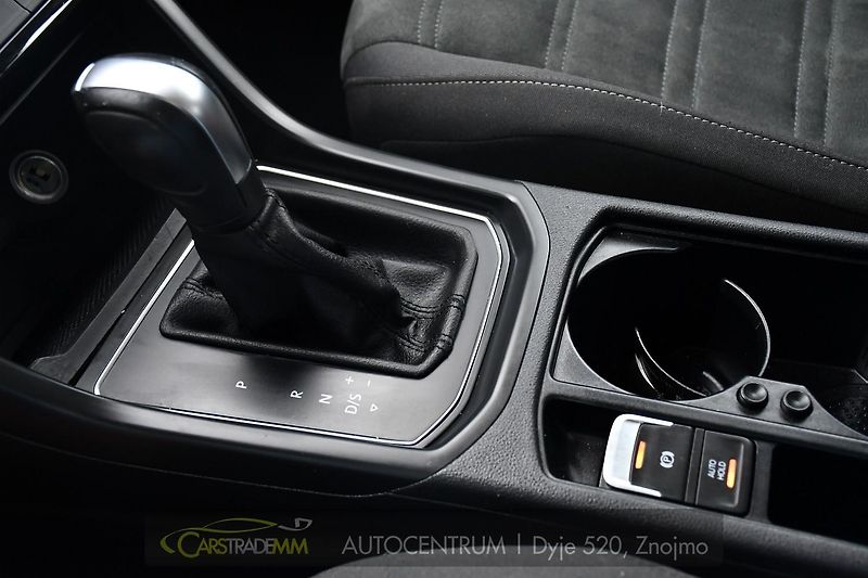Volkswagen Touran 2.0TDi DSG TAŽNÉ 2xKOLA  - fotka 36 z 52